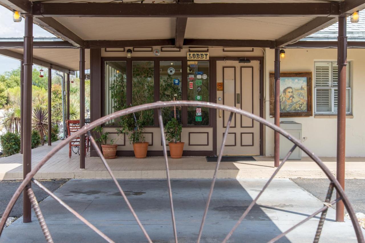 Landmark Lookout Lodge Tombstone Ngoại thất bức ảnh